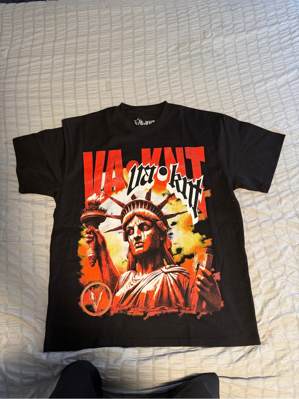 🔥 VAKNT Streetwear T-Shirt – New With Tags 🔥